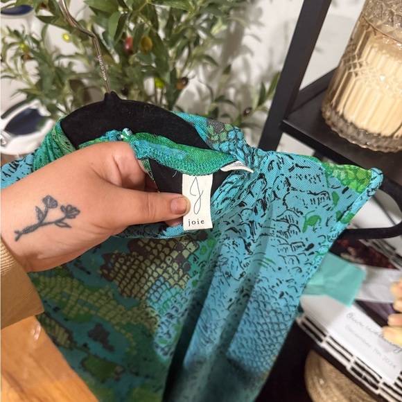 Joie Vibrant Green and Blue Blouse size large snake print - Picture 2 of 6